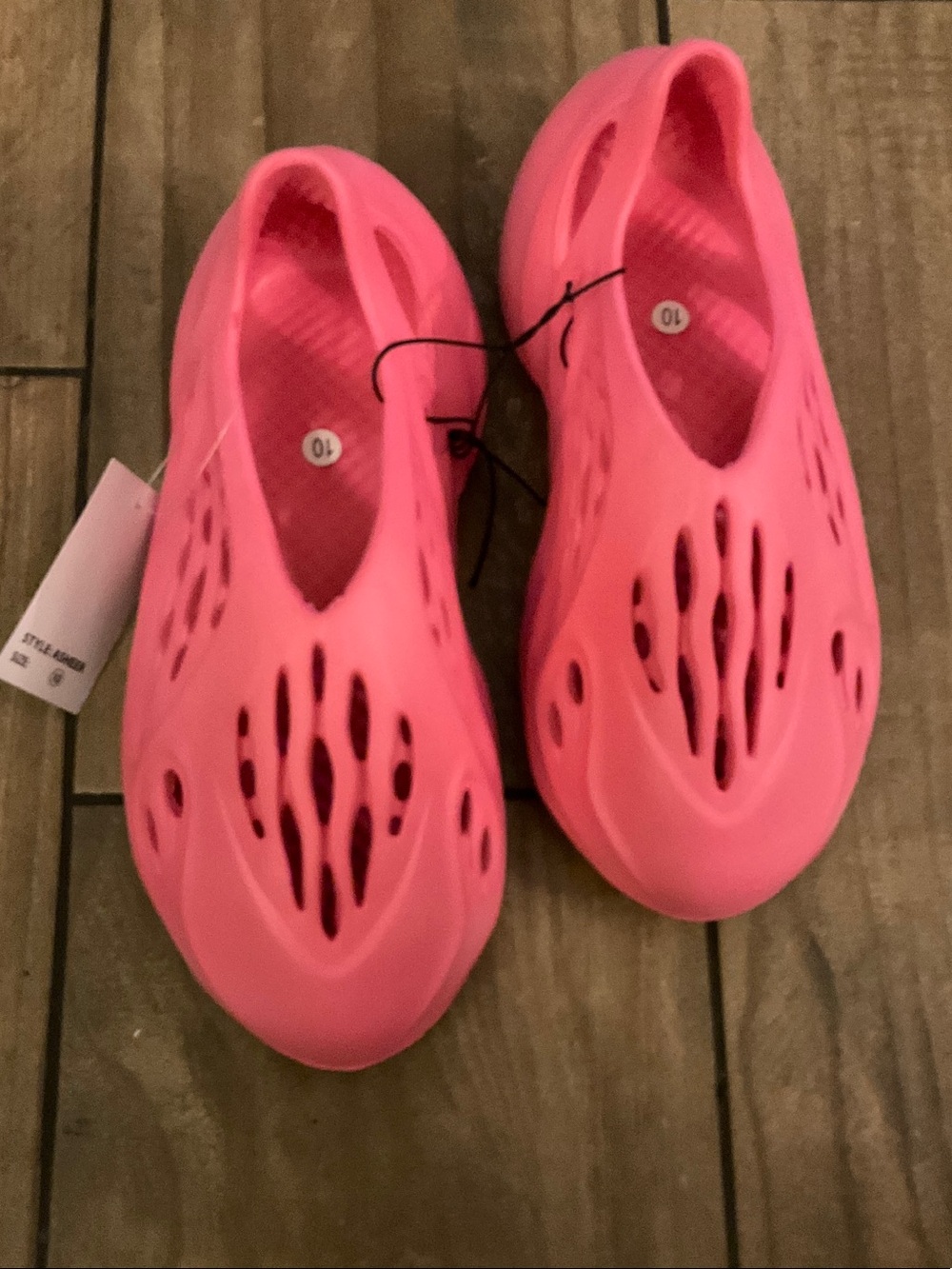 Emma New York Slip-On Water Shoes in Bright Pink size 10